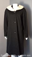 MaxSold Auction: Vintage Women's Coat Fur Collar - Toronto (Ontario, Canada) SELLER MANAGED Downsizing Online Auction - Torbarrie Road (STORAGE)