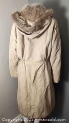 MaxSold Auction: Vintage Women's  Trench Coat - Toronto (Ontario, Canada) SELLER MANAGED Downsizing Online Auction - Torbarrie Road (STORAGE)
