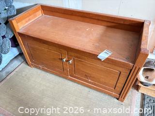 MaxSold Auction: Storage bench / entryway bench with cabinet B - Ottawa (Ontario, Canada) PARTNER MANAGED Downsizing Online Auction - Sablewood Place