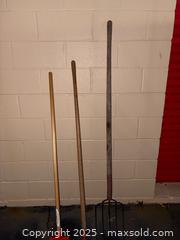 MaxSold Auction: Garden Weasel Lot of 3 Long-Handled Garden Tools - Decatur (Georgia, USA) SELLER MANAGED Moving Online Auction - Snapfinger Woods Drive (STORAGE)