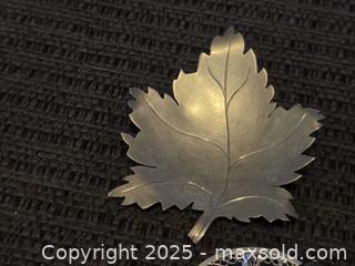 MaxSold Auction: 4 vintage sterling silver brooches approximately 40 grans - Sun City (Arizona, USA) PARTNER MANAGED Downsizing Online Auction - North 107th Avenue