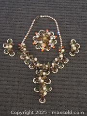 MaxSold Auction: Gorgeous vintage costume jewelry set - Sun City (Arizona, USA) PARTNER MANAGED Downsizing Online Auction - North 107th Avenue