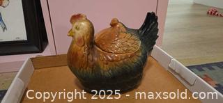 MaxSold Auction: Vintage Hen Cookie Jar Glazed Ceramic Marked 'USA' / Fapco - San Jose (California, USA) SELLER MANAGED Downsizing Online Auction - Paladin Drive
