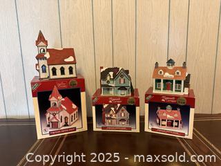 MaxSold Auction: Vintage Harvest Crossing Porcelain Lighted Houses - Christmas Decor - San Francisco (California, USA) SELLER MANAGED Estate Sale Online Auction - Kenwood Way