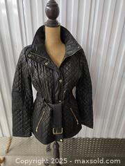 MaxSold Auction: GUESS Quilted Belted Hip-Length Jacket Black M - Toronto (Ontario, Canada) PARTNER MANAGED Downsizing Online Auction - Research Road (STORAGE)