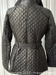 MaxSold Auction: GUESS Quilted Belted Hip-Length Jacket Black M - Toronto (Ontario, Canada) PARTNER MANAGED Downsizing Online Auction - Research Road (STORAGE)