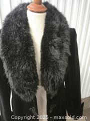 MaxSold Auction: Jacques Vert Women's Full-Length Vintage Velvet Coat with Faux Fur Collar - Toronto (Ontario, Canada) PARTNER MANAGED Downsizing Online Auction - Research Road (STORAGE)