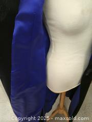 MaxSold Auction: Jacques Vert Women's Full-Length Vintage Velvet Coat with Faux Fur Collar - Toronto (Ontario, Canada) PARTNER MANAGED Downsizing Online Auction - Research Road (STORAGE)