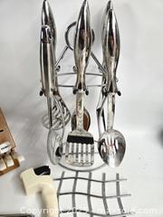 MaxSold Auction: Mixed Kitchen Utensil Lot: Knife Set with Block & Accessories - Toronto (Ontario, Canada) PARTNER MANAGED Downsizing Online Auction - Research Road (STORAGE)