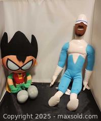 MaxSold Auction: Disney japan Pixar Frozone Incredibles 2 + teen titans robin DC Comics figure  - Toronto (Ontario, Canada) SELLER MANAGED Reseller Online Auction - Falstaff Avenue (CONDO)