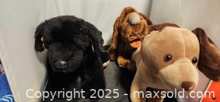 MaxSold Auction: Dog plush lot. Build a Bear labrador, wrinkles hound, Unbranded Dachshund  - Toronto (Ontario, Canada) SELLER MANAGED Reseller Online Auction - Falstaff Avenue (CONDO)
