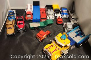 MaxSold Auction: Lot of trucks mostly hot Wheels - 1 Transforming robot - Toronto (Ontario, Canada) SELLER MANAGED Reseller Online Auction - Falstaff Avenue (CONDO)