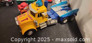 MaxSold Auction: Lot of trucks mostly hot Wheels - 1 Transforming robot - Toronto (Ontario, Canada) SELLER MANAGED Reseller Online Auction - Falstaff Avenue (CONDO)
