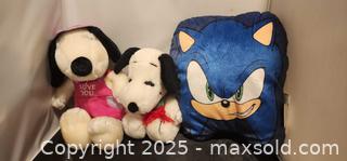 MaxSold Auction: Snoopy and sonic plush - Toronto (Ontario, Canada) SELLER MANAGED Reseller Online Auction - Falstaff Avenue (CONDO)