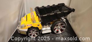 MaxSold Auction: Vintage 2004 Plastic Tonka Dump Truck - Toronto (Ontario, Canada) SELLER MANAGED Reseller Online Auction - Falstaff Avenue (CONDO)