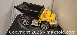 MaxSold Auction: Vintage 2004 Plastic Tonka Dump Truck - Toronto (Ontario, Canada) SELLER MANAGED Reseller Online Auction - Falstaff Avenue (CONDO)