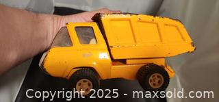 MaxSold Auction: Vintage 70's Tonka Dump Truck Golden Yellow Pressed Metal - Toronto (Ontario, Canada) SELLER MANAGED Reseller Online Auction - Falstaff Avenue (CONDO)