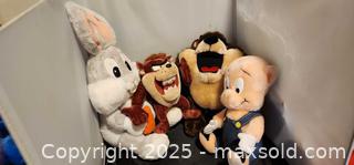 MaxSold Auction: Warner bros plush Tasmanian devil, baby bugs bunny, porky pig, taz - Toronto (Ontario, Canada) SELLER MANAGED Reseller Online Auction - Falstaff Avenue (CONDO)