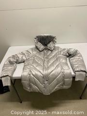 MaxSold Auction: Michael Kors Silver Puffer Jacket w/ Hood – Size M - Vancouver (British Columbia, Canada) SELLER MANAGED Reseller Online Auction - East 7th Avenue (STORAGE)
