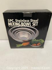 MaxSold Auction: Stainless Steel Mixing Bowl Set (¾–8 Qt) with Original Box - Vancouver (British Columbia, Canada) SELLER MANAGED Reseller Online Auction - East 7th Avenue (STORAGE)