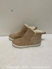 MaxSold Auction: Timberland Women’s Suede Ankle Boots with Faux Fur Lining  - Vancouver (British Columbia, Canada) SELLER MANAGED Reseller Online Auction - East 7th Avenue (STORAGE)