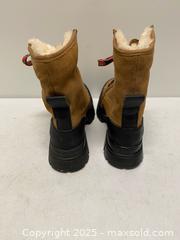 MaxSold Auction: UGG Women’s Shearling-Lined Lace-Up Winter Boots – Size US 7.5 / EU 38.5  - Vancouver (British Columbia, Canada) SELLER MANAGED Reseller Online Auction - East 7th Avenue (STORAGE)