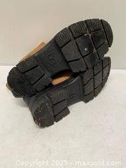 MaxSold Auction: UGG Women’s Shearling-Lined Lace-Up Winter Boots – Size US 7.5 / EU 38.5  - Vancouver (British Columbia, Canada) SELLER MANAGED Reseller Online Auction - East 7th Avenue (STORAGE)