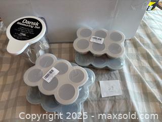 MaxSold Auction: Baby Food Freezer Tray and Measuring Cup Lot 69 - Bear (Delaware, USA) SELLER MANAGED Downsizing Online Auction - Donna Marie Way
