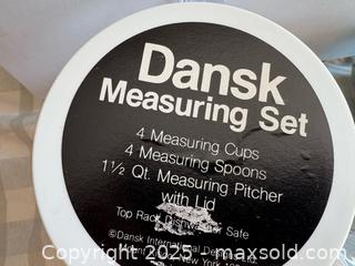 MaxSold Auction: Baby Food Freezer Tray and Measuring Cup Lot 69 - Bear (Delaware, USA) SELLER MANAGED Downsizing Online Auction - Donna Marie Way
