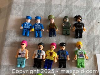 MaxSold Auction: Lego Minifig Collection Lot 91 - Bear (Delaware, USA) SELLER MANAGED Downsizing Online Auction - Donna Marie Way