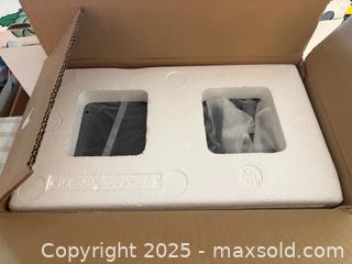 MaxSold Auction: Polk T15 Bookshelf Speakers Lot 55 - Bear (Delaware, USA) SELLER MANAGED Downsizing Online Auction - Donna Marie Way