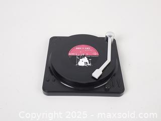 MaxSold Auction: Retro Vinyl Record Coasters Set - Toronto (Ontario, Canada) SELLER MANAGED Downsizing Online Auction - Esandar Drive (STORAGE)
