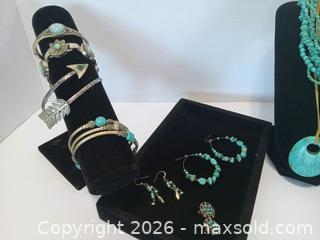 MaxSold Auction: Lot A Turquoise Costume Jewelry  - Lakeland (Florida, USA) SELLER MANAGED Reseller Online Auction - Dove Meadow Trail