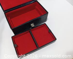 MaxSold Auction: Men's Roman Inspired Velvet Lined Box - Lakeland (Florida, USA) SELLER MANAGED Reseller Online Auction - Dove Meadow Trail