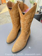 MaxSold Auction: Ariat Size 10D Tan Suede Western Cowboy Boots - Los Angeles (California, USA) PARTNER MANAGED Downsizing Online Auction - W 88th Place