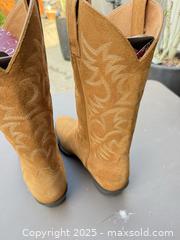 MaxSold Auction: Ariat Size 10D Tan Suede Western Cowboy Boots - Los Angeles (California, USA) PARTNER MANAGED Downsizing Online Auction - W 88th Place