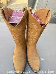 MaxSold Auction: Ariat Size 10D Tan Suede Western Cowboy Boots - Los Angeles (California, USA) PARTNER MANAGED Downsizing Online Auction - W 88th Place