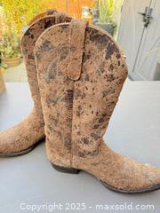 MaxSold Auction: Brown Hair-On-Hide Cowboy Western Boots, Size 10 D (US) - Los Angeles (California, USA) PARTNER MANAGED Downsizing Online Auction - W 88th Place