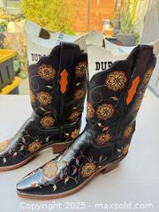 MaxSold Auction: Durango Women's Snip Toe Floral Embroidered Cowboy Boots - Los Angeles (California, USA) PARTNER MANAGED Downsizing Online Auction - W 88th Place