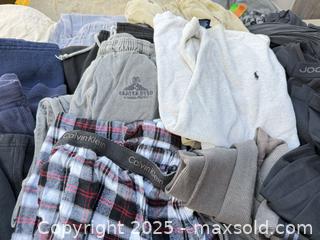 MaxSold Auction: Lot of 12–15 Mixed Lounge Pants / Sweatpants (Mostly M) - Los Angeles (California, USA) PARTNER MANAGED Downsizing Online Auction - W 88th Place