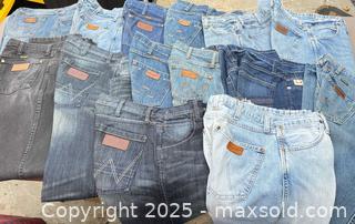 MaxSold Auction: Lot of 12 Men's Wrangler Jeans, Mostly 31 x 34 - Los Angeles (California, USA) PARTNER MANAGED Downsizing Online Auction - West 88th Place