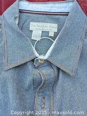 MaxSold Auction: Lot of 7 Men's Size L Western/Button-Up Shirts - Los Angeles (California, USA) PARTNER MANAGED Downsizing Online Auction - West 88th Place