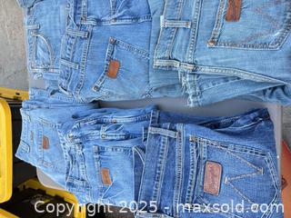 MaxSold Auction: Lot of Approximately 14 Wrangler Men's Denim Jeans - Los Angeles (California, USA) PARTNER MANAGED Downsizing Online Auction - W 88th Place