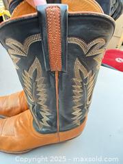 MaxSold Auction: Lucchese Men's Two-Tone Leather Western Boots Size 10 D - Los Angeles (California, USA) PARTNER MANAGED Downsizing Online Auction - W 88th Place