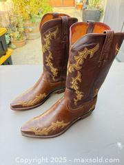 MaxSold Auction: Men's Two-Tone Brown Leather Western Cowboy Boots, Size 10 D - Los Angeles (California, USA) PARTNER MANAGED Downsizing Online Auction - West 88th Place