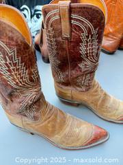 MaxSold Auction: Men's Two-Tone Brown/Tan Western Cowboy Boots Size 10 D - Los Angeles (California, USA) PARTNER MANAGED Downsizing Online Auction - West 88th Place
