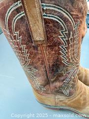 MaxSold Auction: Men's Two-Tone Brown/Tan Western Cowboy Boots Size 10 D - Los Angeles (California, USA) PARTNER MANAGED Downsizing Online Auction - West 88th Place