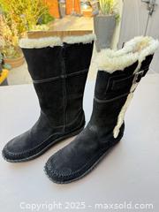 MaxSold Auction: Minnetonka Montrose Boot (8100) Size 9 M Black Suede - Los Angeles (California, USA) PARTNER MANAGED Downsizing Online Auction - W 88th Place