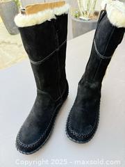 MaxSold Auction: Minnetonka Montrose Boot (8100) Size 9 M Black Suede - Los Angeles (California, USA) PARTNER MANAGED Downsizing Online Auction - W 88th Place