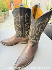 MaxSold Auction: Nocona Size 10 D Pointed Leather Boots - Los Angeles (California, USA) PARTNER MANAGED Downsizing Online Auction - West 88th Place